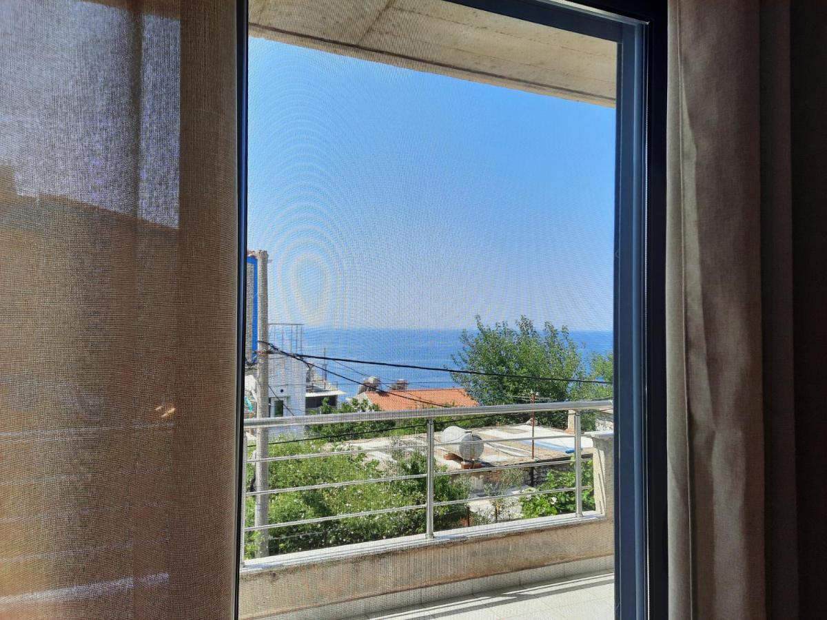Tasos Guest house *