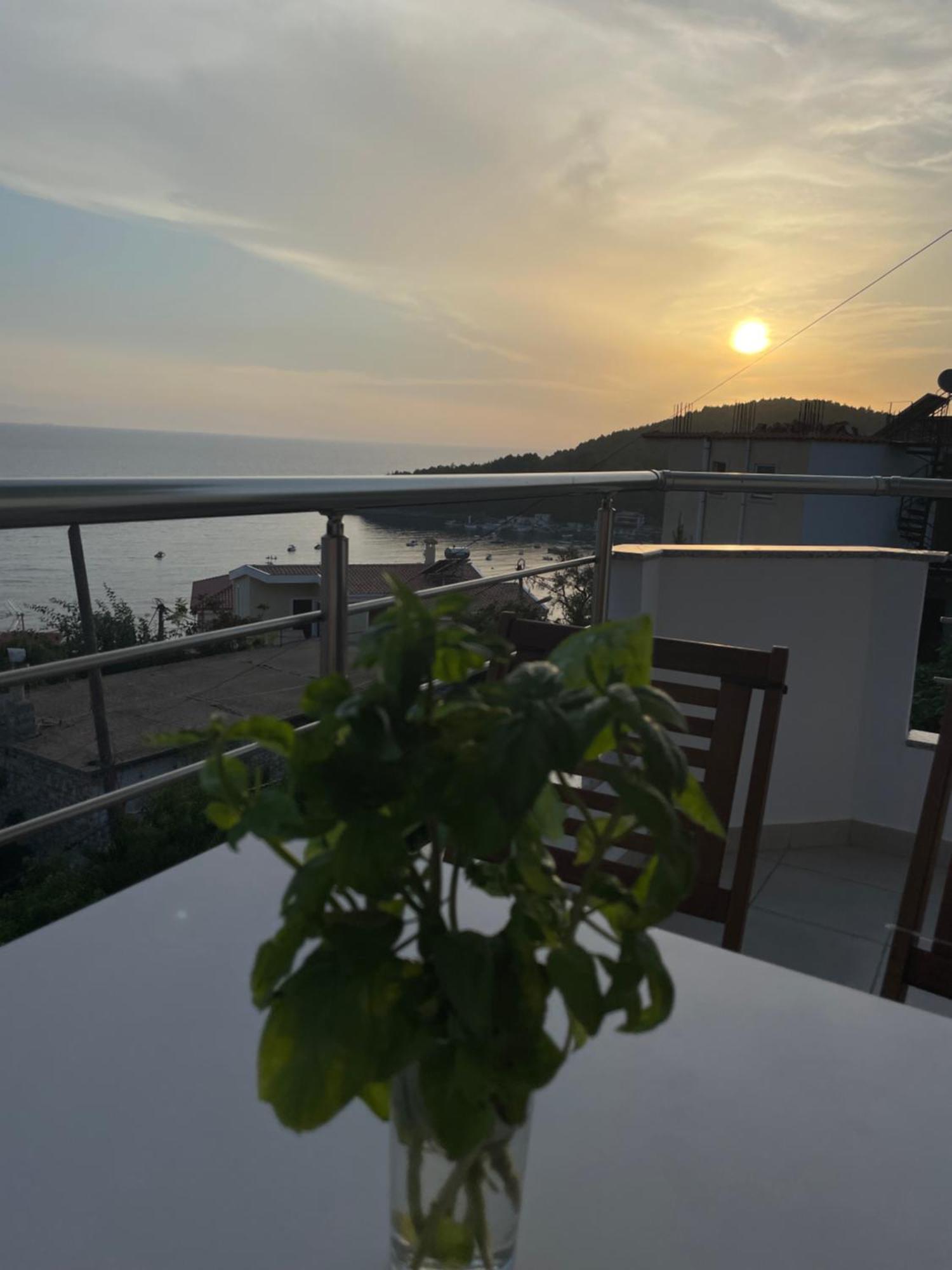 Tasos Himare