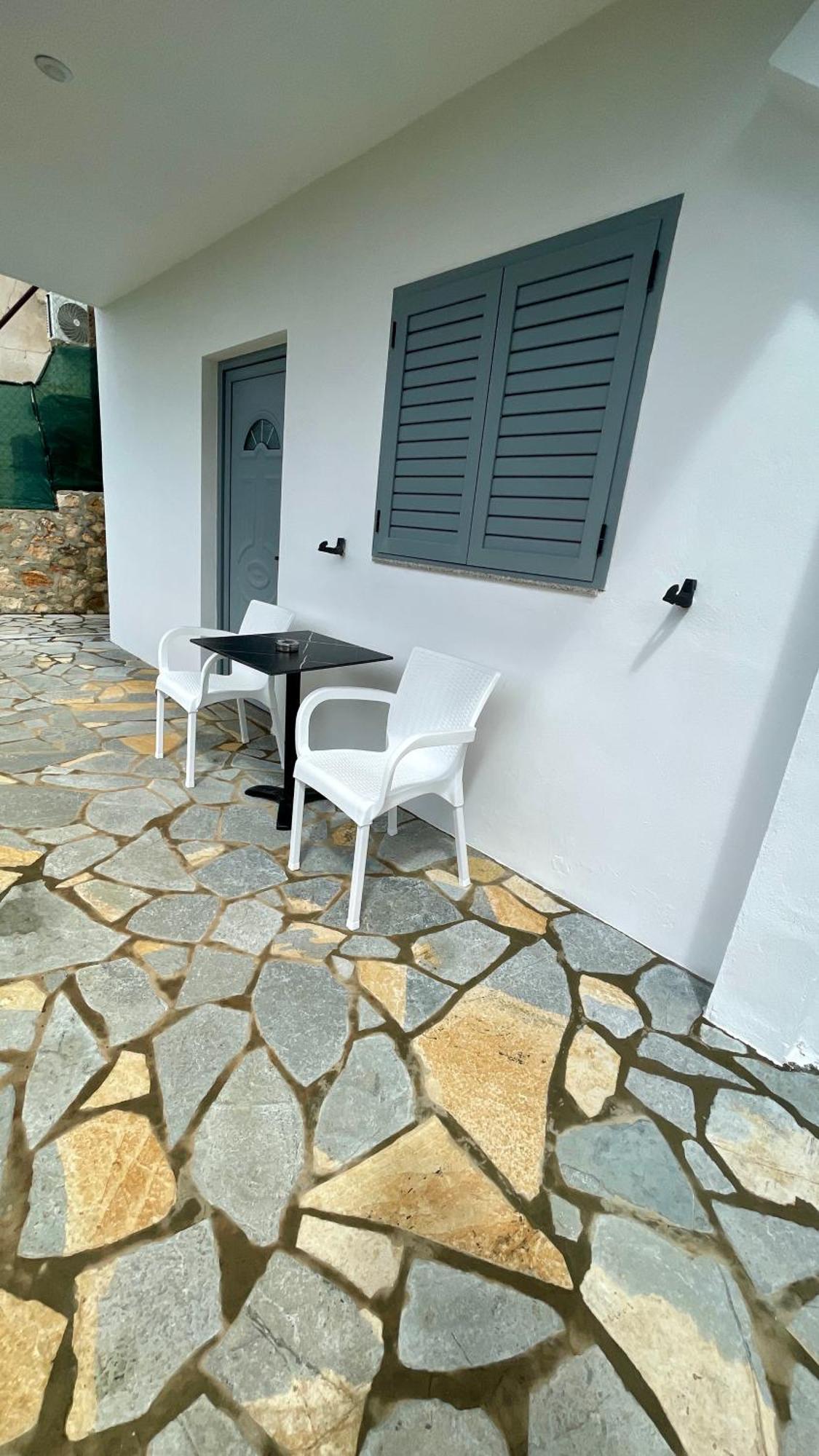 Tasos * Himare
