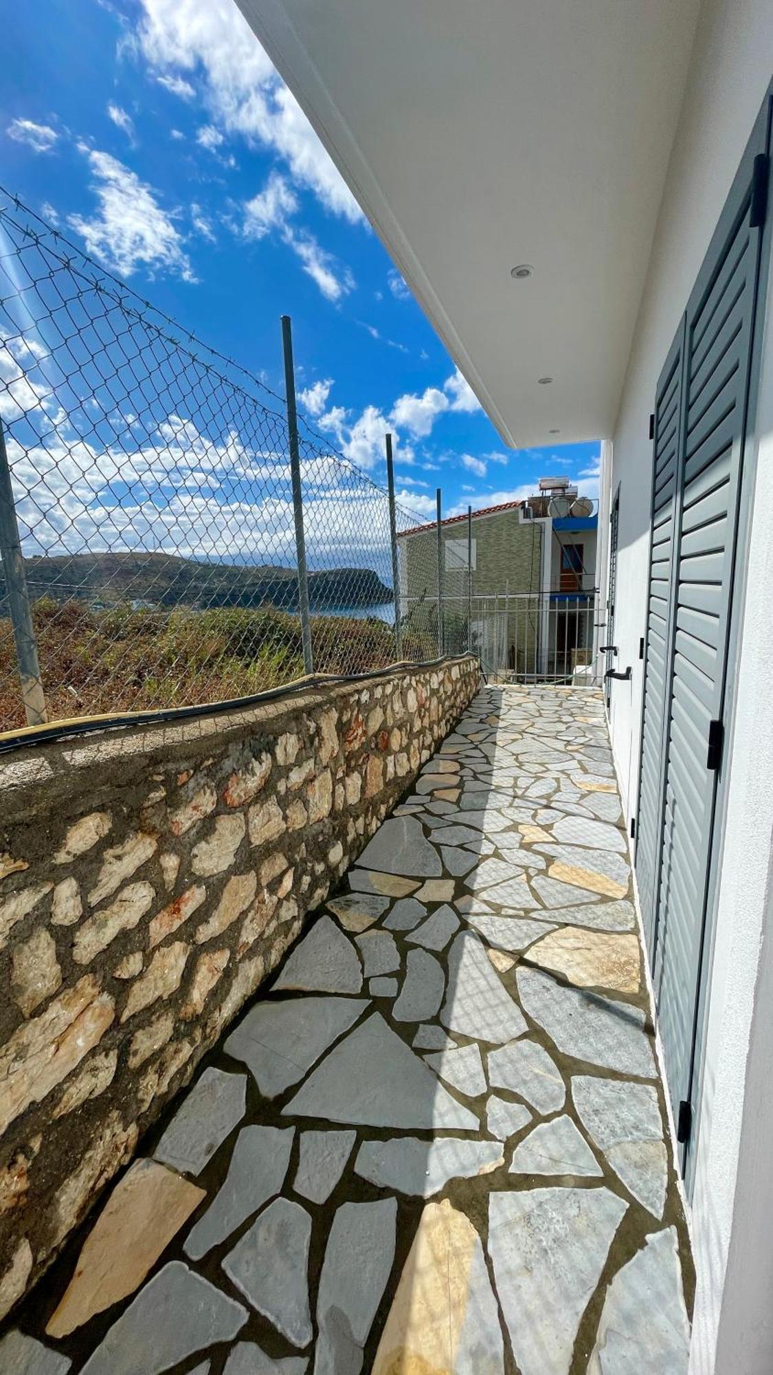 Tasos Guest house Himare
