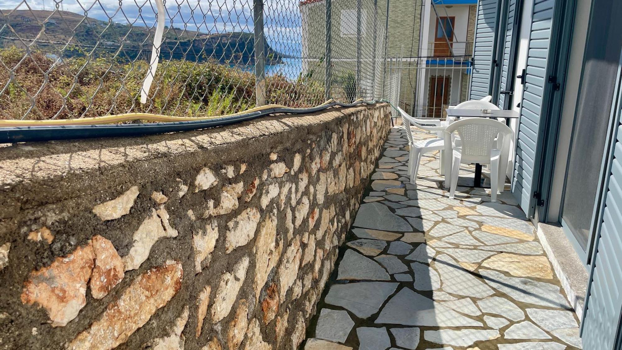 Tasos Himare