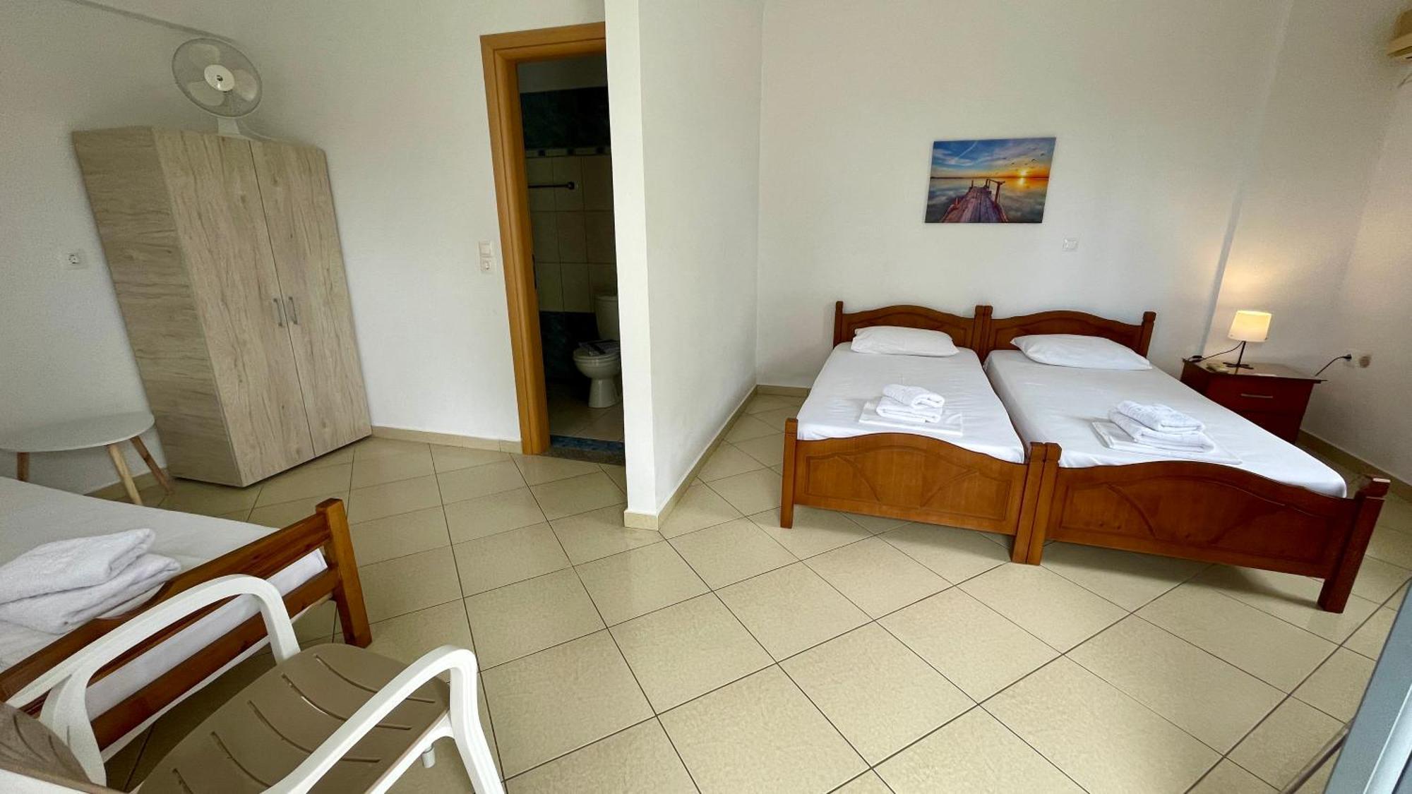 Tasos Guest house *