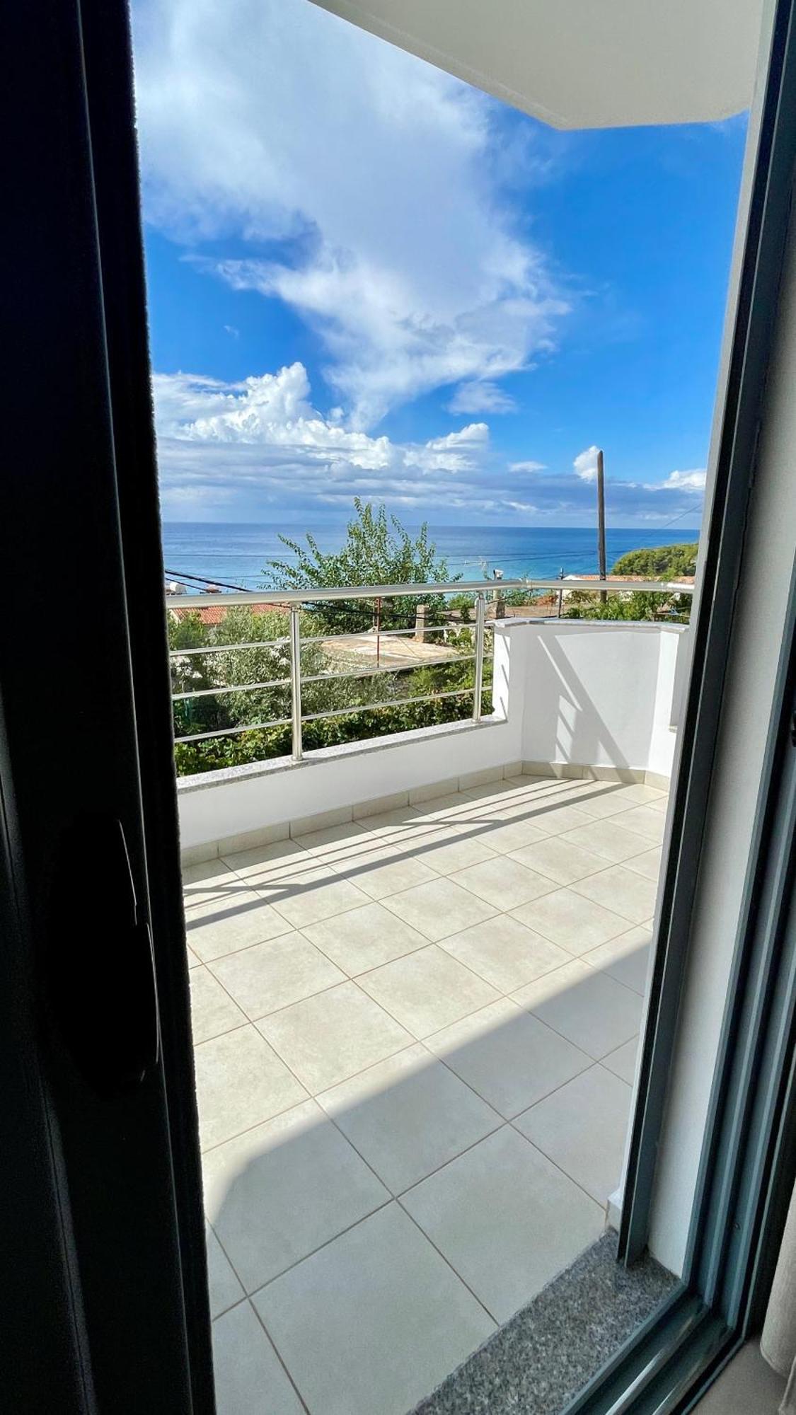Tasos Guest house *