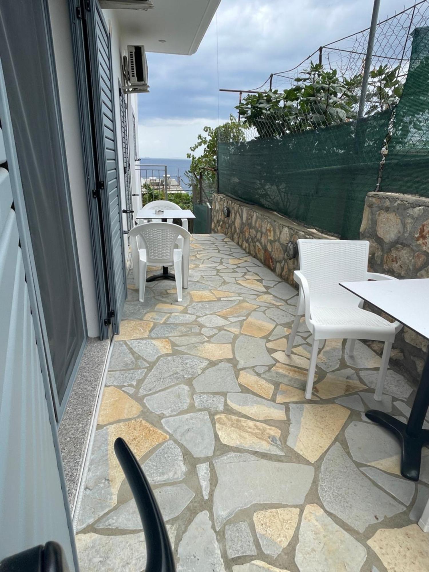 Tasos Guest house *